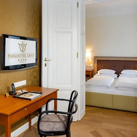 Parkhotel - Traditional Luxury Hotel 4*