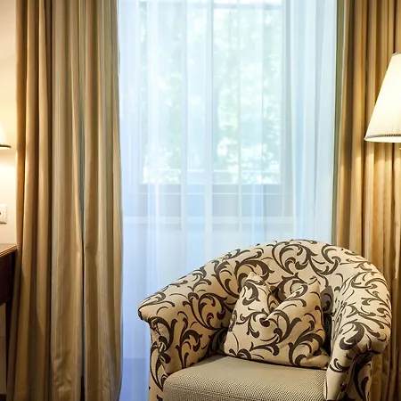 Parkhotel - Traditional Luxury Hotel 4*