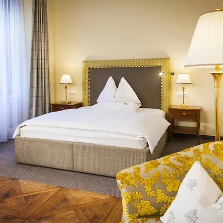 Parkhotel - Traditional Luxury Hotel