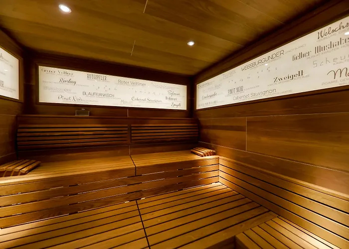 Parkhotel - Traditional Luxury Hotel