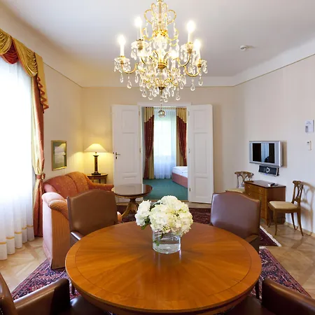 Parkhotel - Traditional Luxury Otel