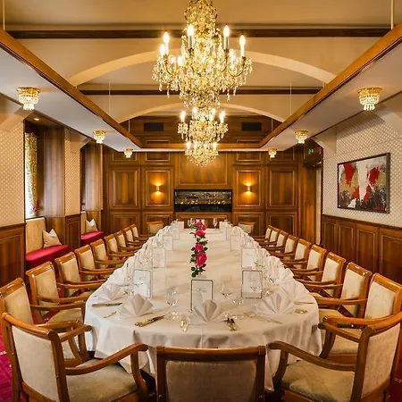 Otel Parkhotel - Traditional Luxury 4*