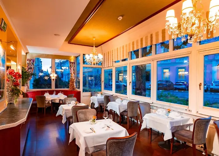 Parkhotel - Traditional Luxury Готель 4*