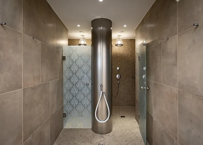 Готель Parkhotel - Traditional Luxury