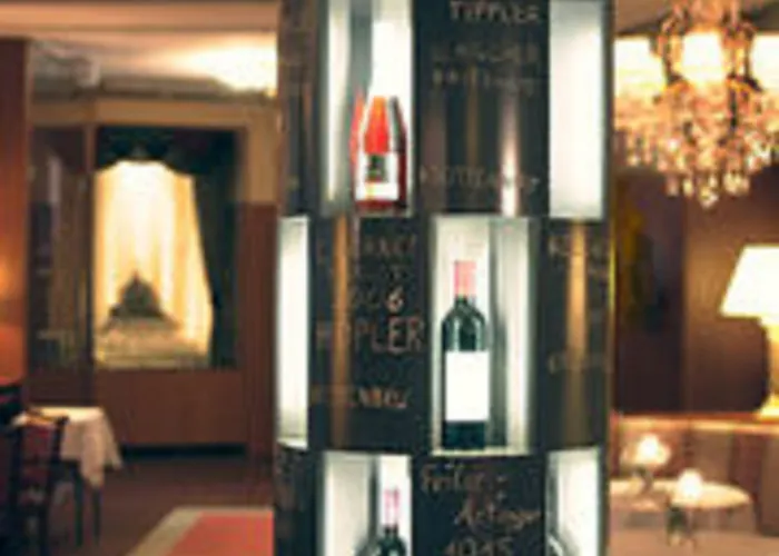 Готель Parkhotel - Traditional Luxury