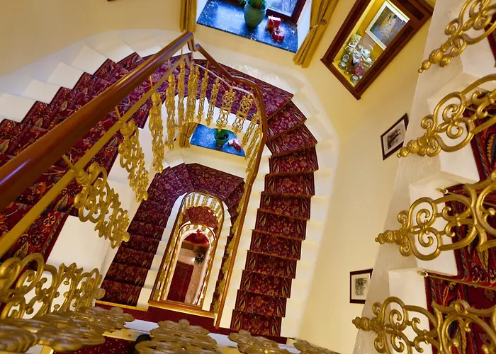 Parkhotel - Traditional Luxury Готель