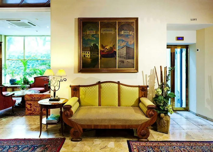 Parkhotel - Traditional Luxury Готель